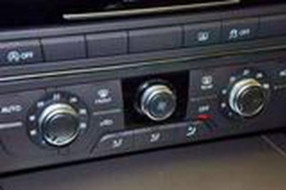 为什么汽车都是“全英文按键”？