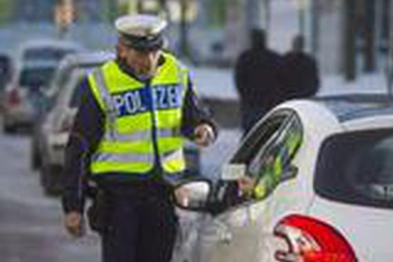 嫌国内交通法规严？看看国外超速罚多少