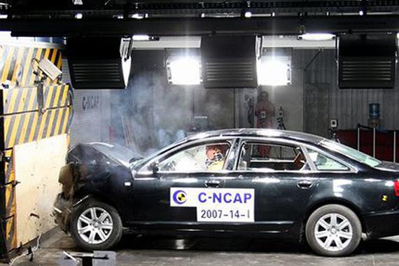 日系车和德系车相撞 哪个更加安全？