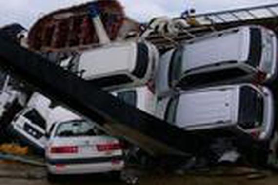 满载新车的货轮一言不合就翻船