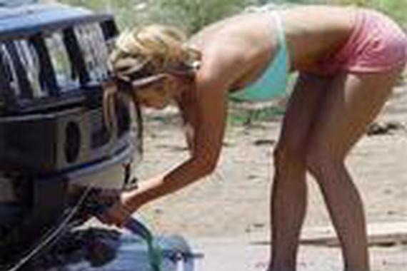 汽车半路抛锚了，怎么拖车更加快速完成？