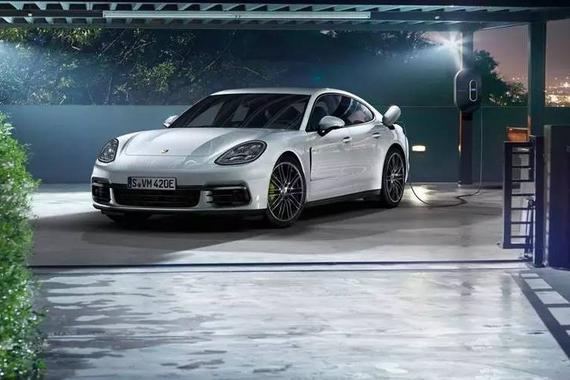 展现不一样的“魅力” 996对比Panamera