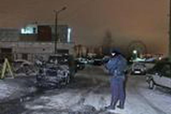 四辆路虎在一夜之间化为灰烬