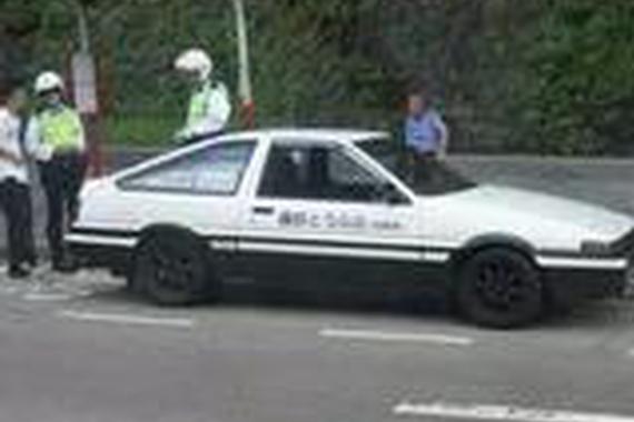 这样飙车不仅能练车技 还不怕交警抓