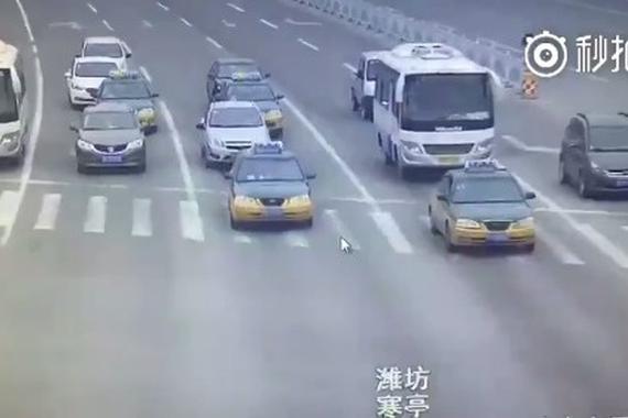 视频：不守交规 为此付出了惨痛的代价