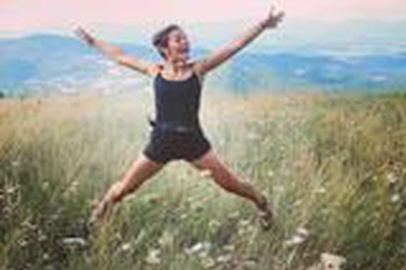 美女老外面包车住一年，只为环游欧洲