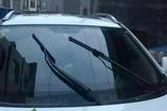 雨刮器常见问题，自己动手轻松解决！