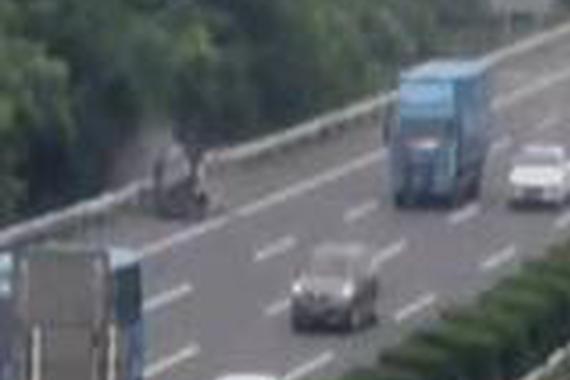 高速上遇到障碍物千万不要这样做！