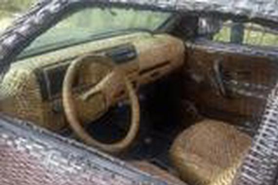 牛人用竹席打造车子，挂这铁牌头没人敢拦