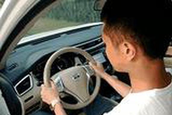 致命误区！为啥老司机都不让原地打方向盘