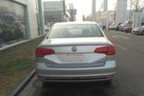 开车回家，跑了上千公里才发现油表报警