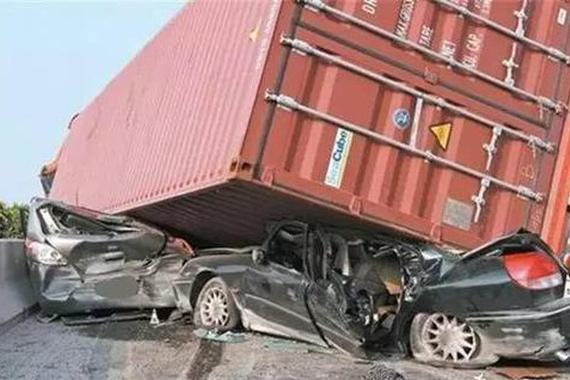 遇到高速公路最厉害的杀手，要怎么应对？