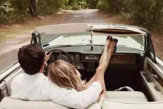 女司机高速上逆行十公里只是被逼的！