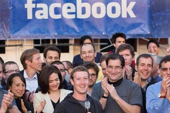 比王健林有钱 开几万的车吃麦当劳