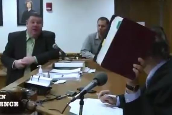 视频：早停车2秒钟！女司机被告上法庭