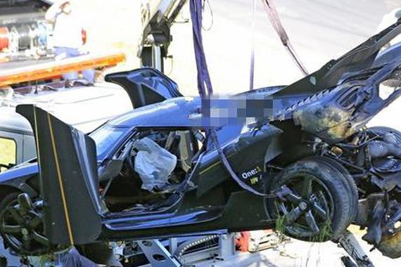 一个亿一撞就没了，科尼塞克飞出赛道失控