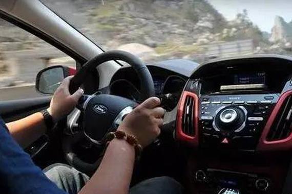 ?哪些驾驶行为会增加油耗？