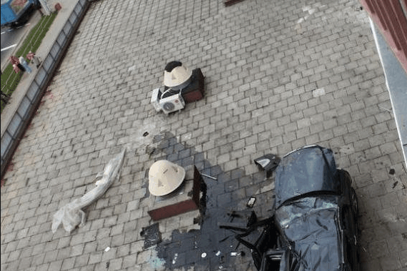 天降豪车好事终于发生，车主却愁眉苦脸