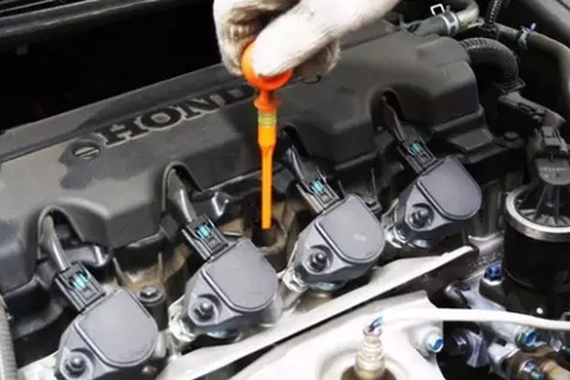 机油尺怎么看？机油尺怎么放进去？