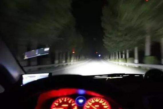 走灰不走白，见黑就停下来！什么意思？