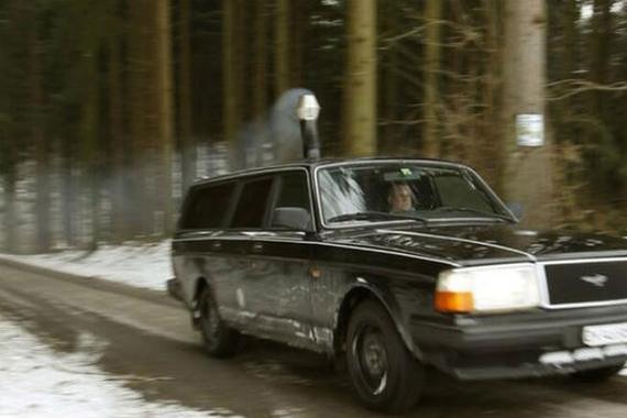 男子给自家的古董车加装暖气