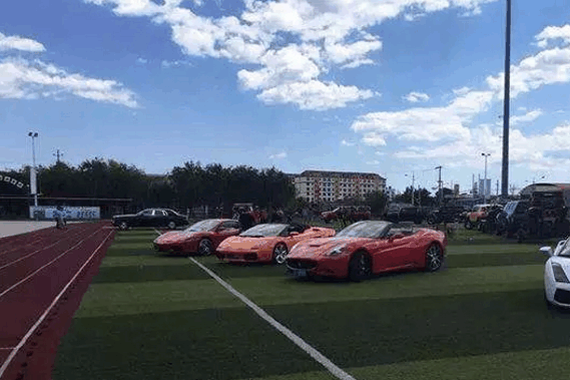 又到开学时，看富二代上大学都开什么车！