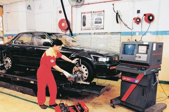 这样做四轮定位 小心车报废