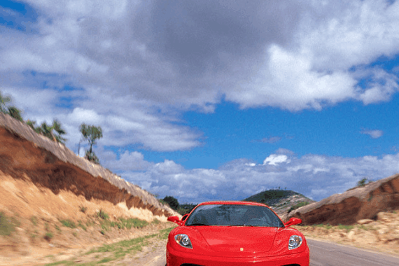 小伙试驾豪华跑车发生车祸，最后被迫买下