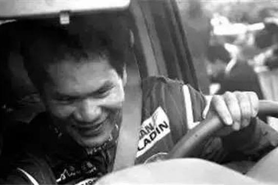 12岁骑摩托 32岁却命丧赛道 韩寒怀念他