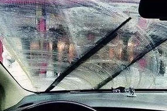 雨刷器刮不干净了怎么办？一招轻松解决