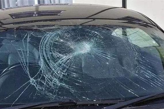 刚贴上车膜就爆了，是哪一步没做好？