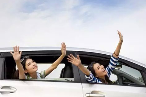 还在这样开车吗？离毁容不远了！