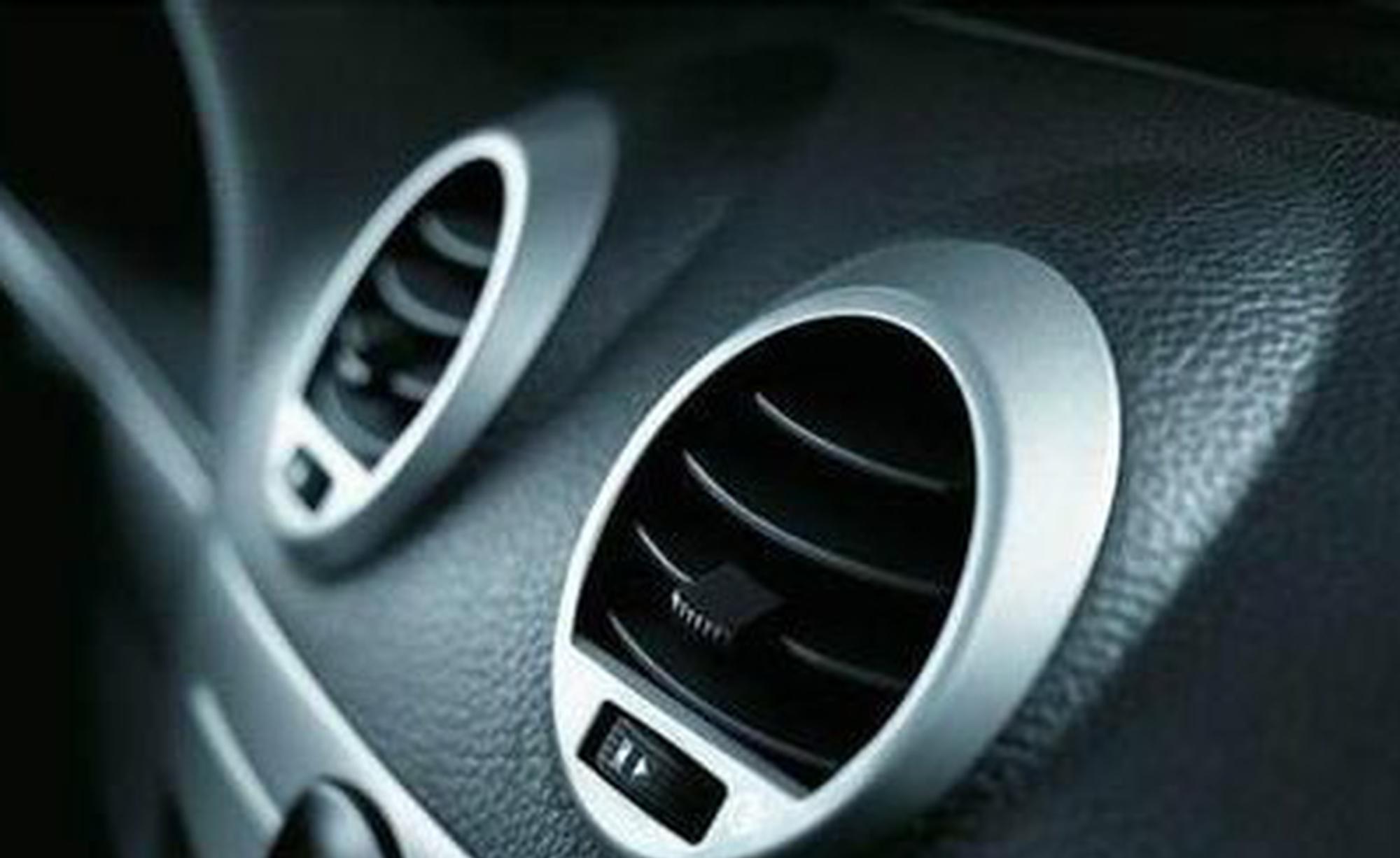 冬季让车内迅速升温，只打开暖风就行吗？