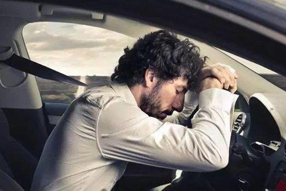 疲劳驾驶酿祸好可怕 这8种警报提醒你该休息