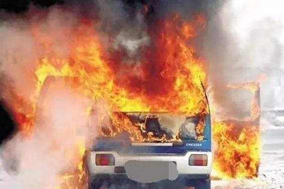 高温下开车，做到这样避免汽车发生自燃！