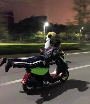 每日趣图|姑娘是我太邪恶想太多了吗?
