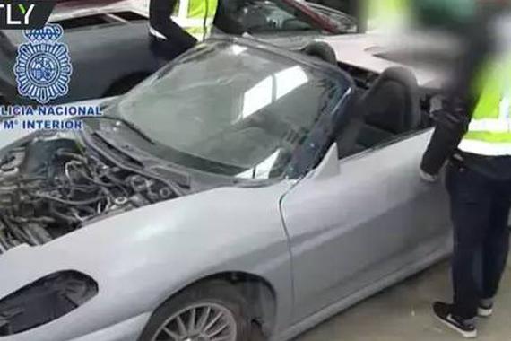 西班牙警方捣毁假超跑作坊 法拉利卖30万