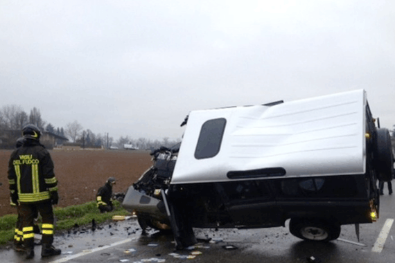 保时捷撞上路虎，路虎姿势让交警啧啧称奇