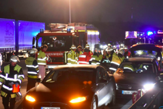 特斯拉上演了一场公路救人记