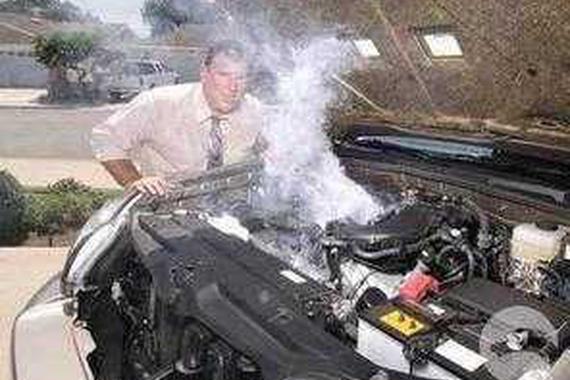 女司机一宿忘关发动机, 结果大清早悲剧了