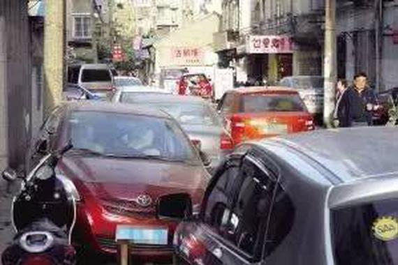 有一种停车叫：停自己的车让别人无路可走