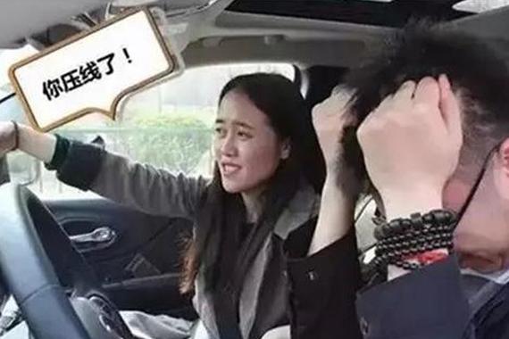 千万别让你老婆坐在副驾位，血一样的教训