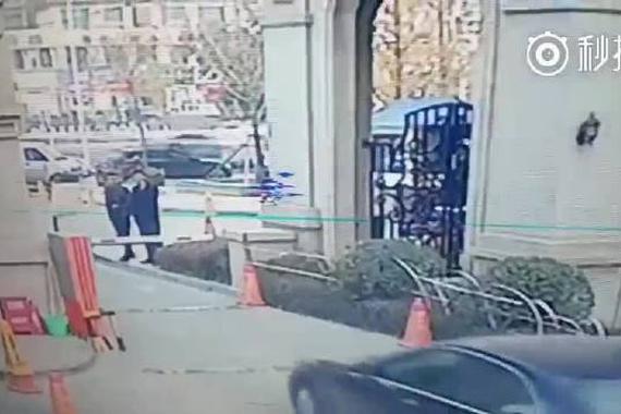 视频：故意开车撞人 杨言不犯法