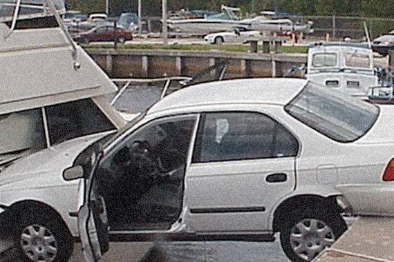 开车作死是女司机的专利？某些男司机也...