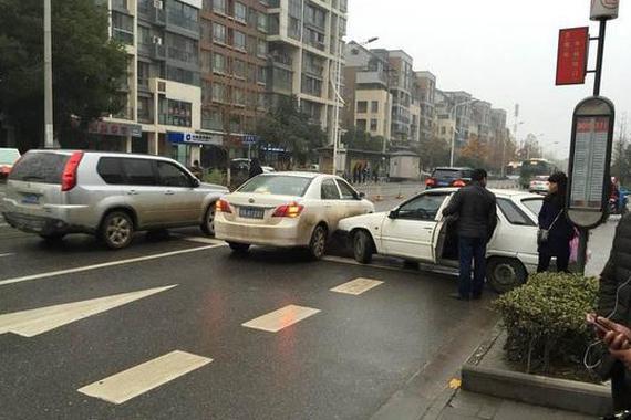 出现这8种交通事故，千万别和他私了！