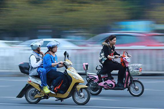 今后电动车未登记上牌上路，或将受罚！