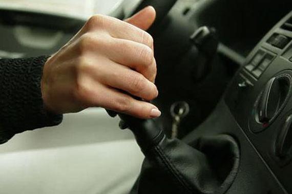 开手动挡车要改掉的5大坏习惯！