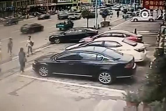 视频：把油门当刹车，结果太惨了！！！