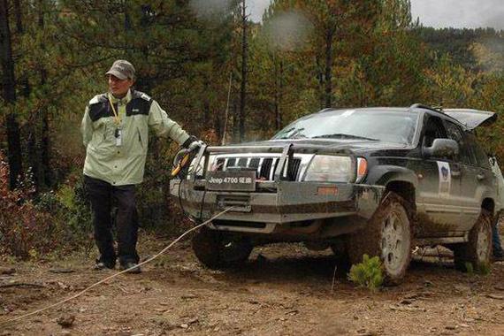 电动绞盘怎么用？是传说中越野大杀器吗?
