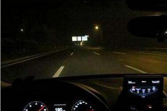 为什么高速上都没有“路灯”？